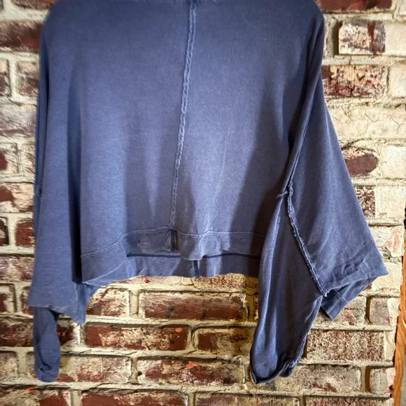 Free People Camden Henley Cropped Blue Raw Hem Oversized Sweatshirt S - Picture 4 of 4
